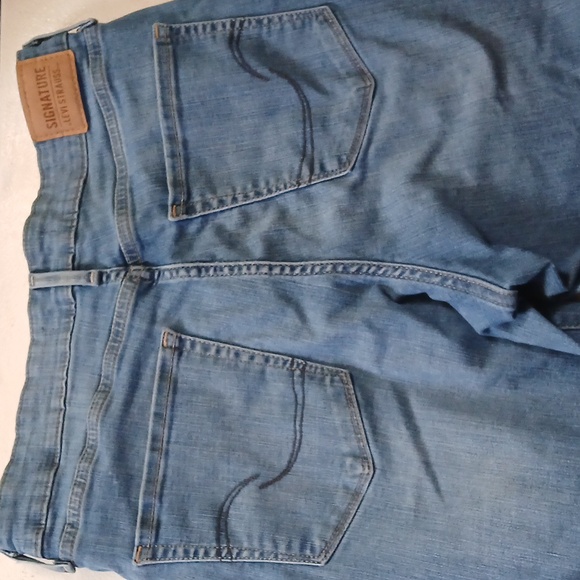 Levi High Rise Super Skinny - Picture 3 of 5